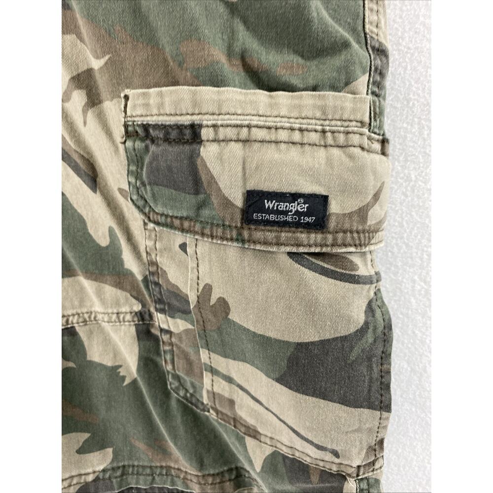 Wrangler Cargo Shorts‎ Mens Size 48 Camo Bermuda Relaxed Fit Outdoors Pockets - Picture 10 of 11